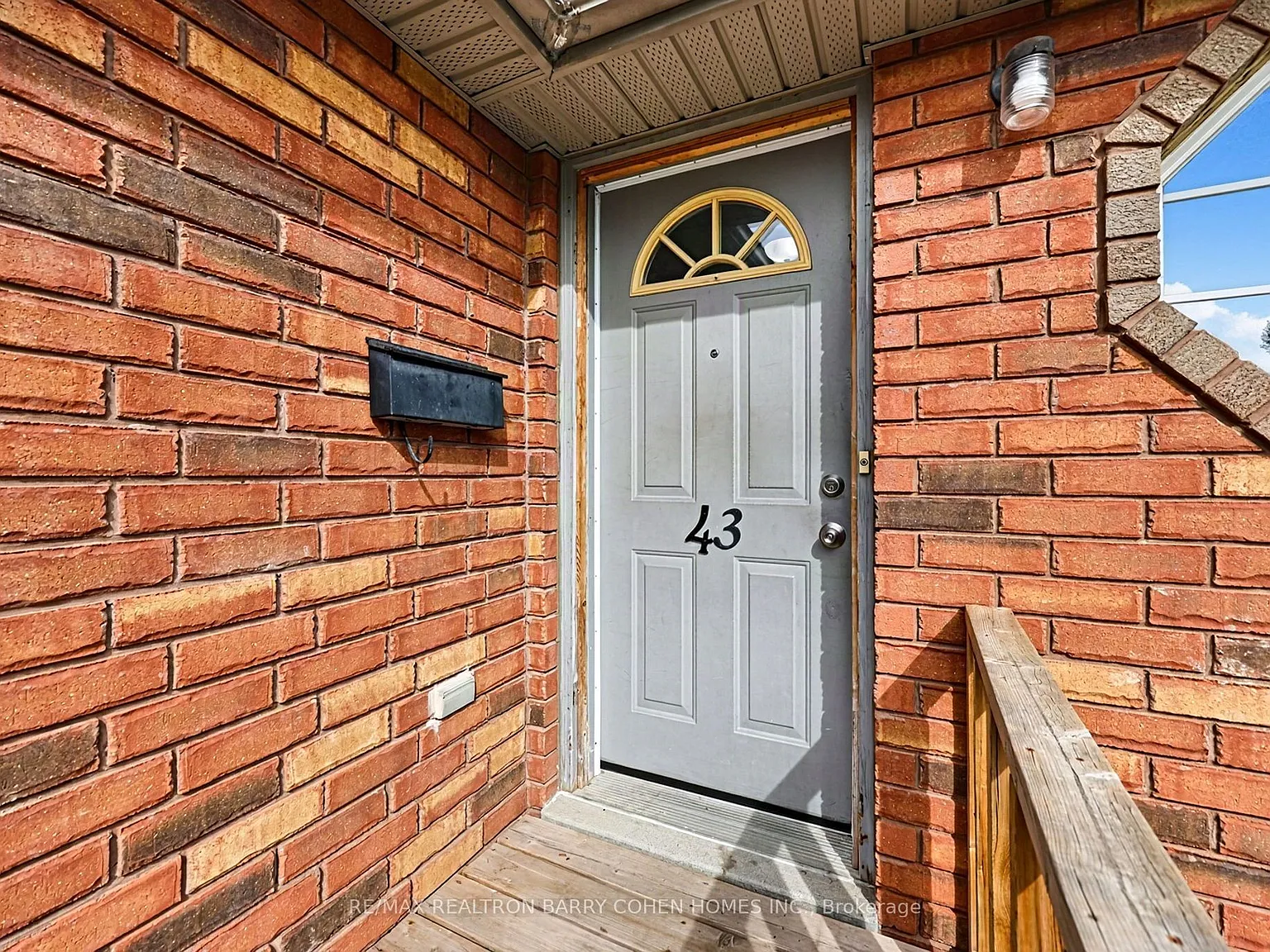 3 bed, $2,395 — Photo 2
