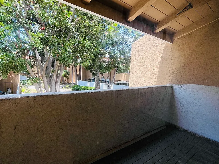 1001 W Macarthur Blvd #110 — Photo 30