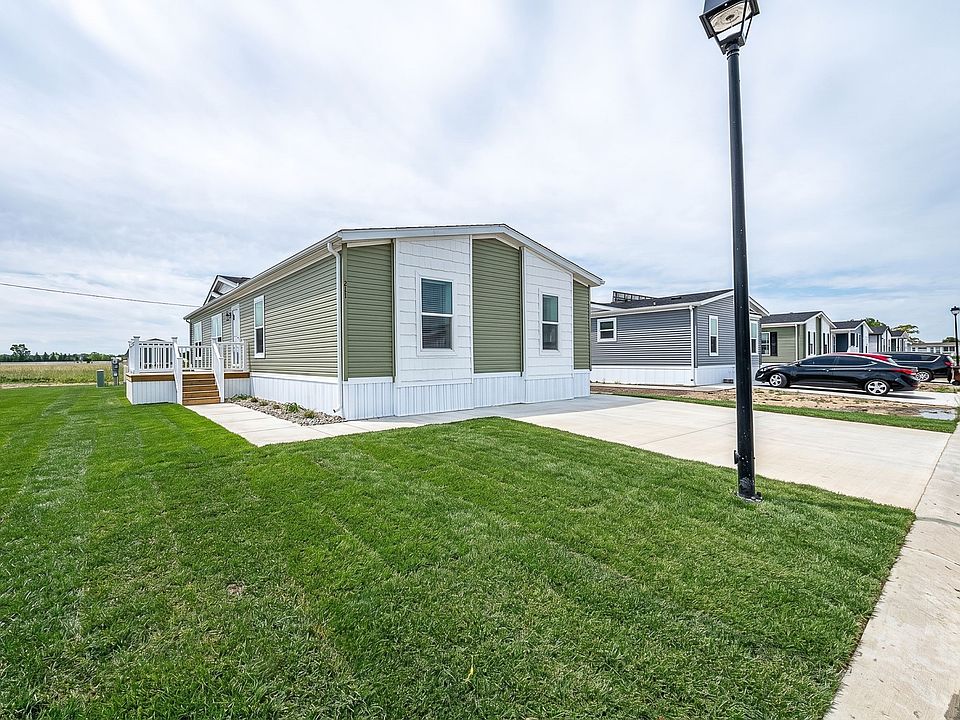 Exterior Image-0-Skyline 211 Meadows of Perrysburg