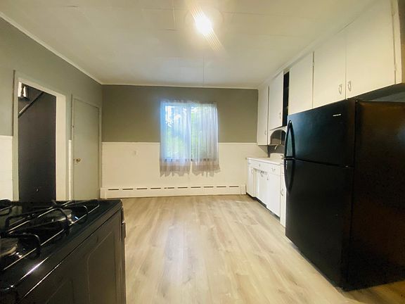 4th image of 352 Dearborn St APT 3