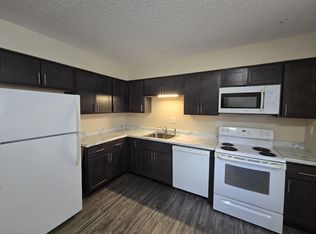 370 Clymer Rd, Hiawatha, IA 52233
