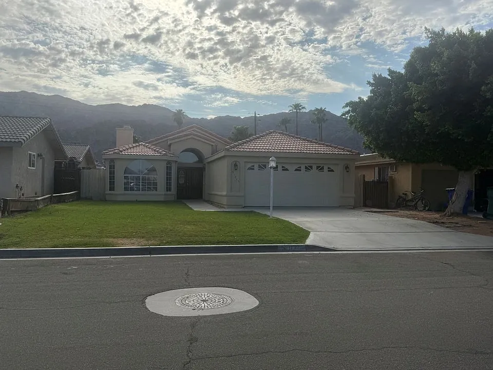 51975 Avenida Villa