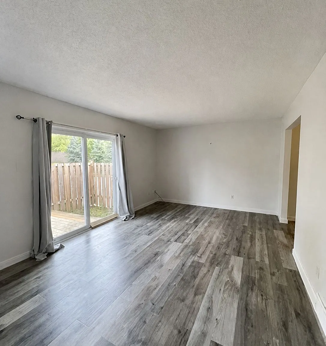 4 bed, $2,600 — Photo 2