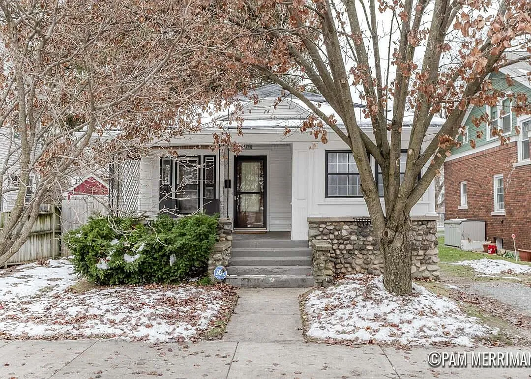 3 bed, 1.0 bath, 1032 sqft, $1,250 — Photo 1