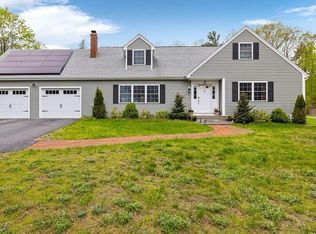 7 Lakeside Cir, Andover, MA 01810