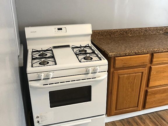 3rd image of 506 Rockwell St #3