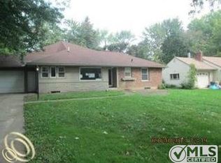 105 Barrington Rd, Bloomfield Hills, MI 48302