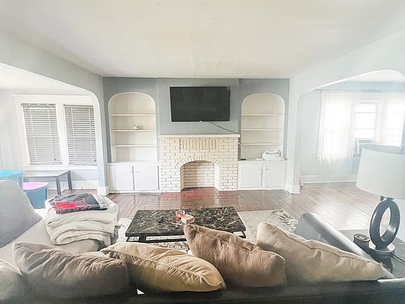 5th image of 229 Lovering Ave Unit 2