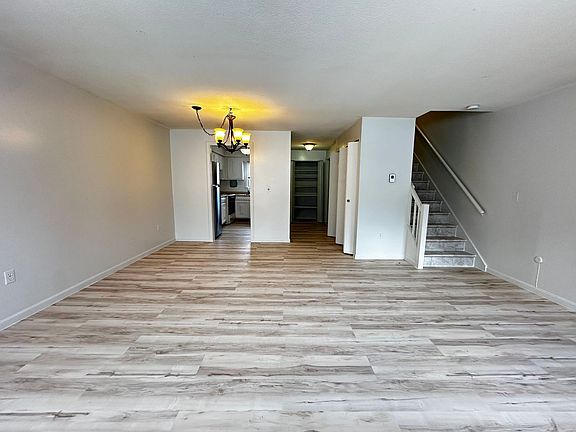 5th image of 540 Granby Rd #98