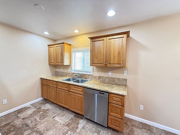 5th image of 1010 Pueblo Dr