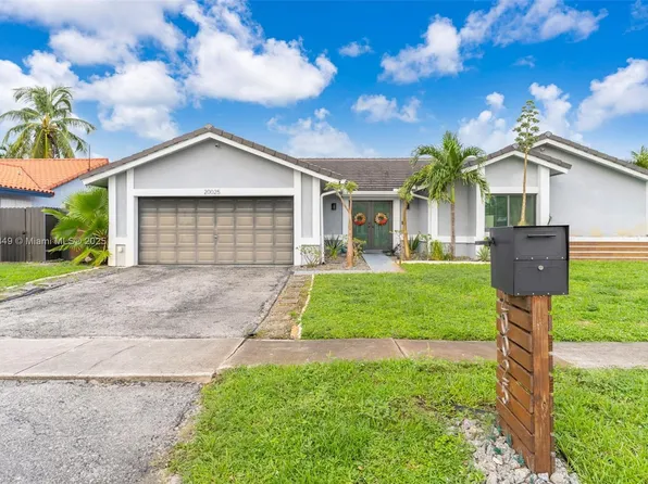 20025 NW 65th Ct, Hialeah, FL 33015