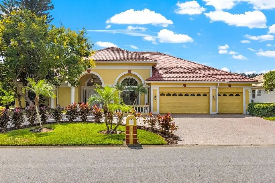4 bed, 3.5 bath, 3709 sqft, $4,800 — Photo 1