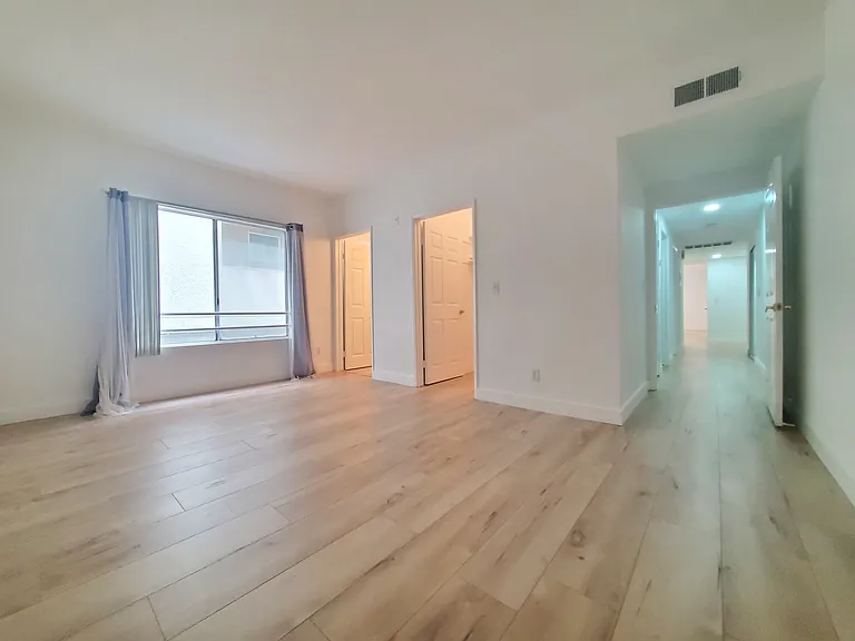 1546 Amherst Ave #103 — Photo 24