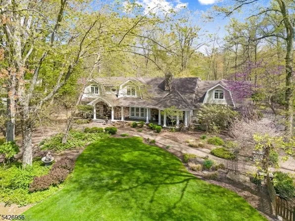 8 White Pine Rd, Upper Saddle River Boro, NJ 07458