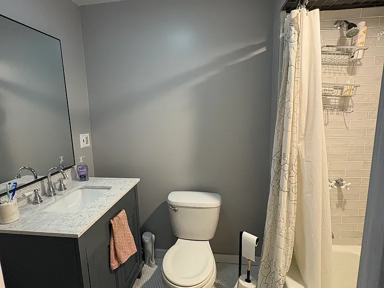 108 Thorne St #1R — Photo 5