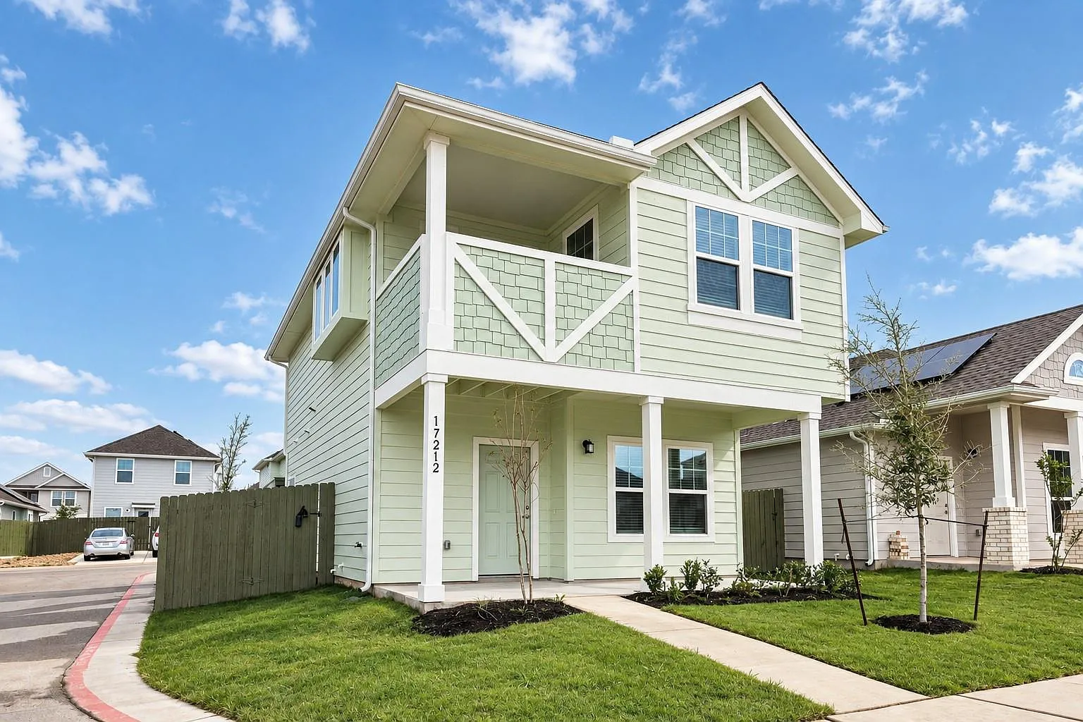 3 bed, 2.5 bath, 1320 sqft, $2,000 — Photo 2