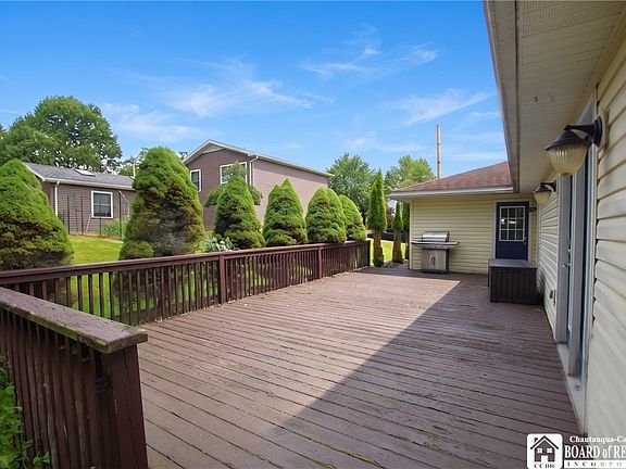 5th image of 25 Delevan Ave
