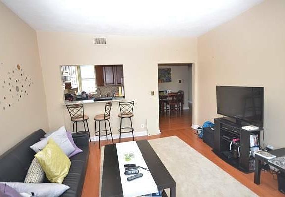 4th image of 1423 Commonwealth Ave #El501