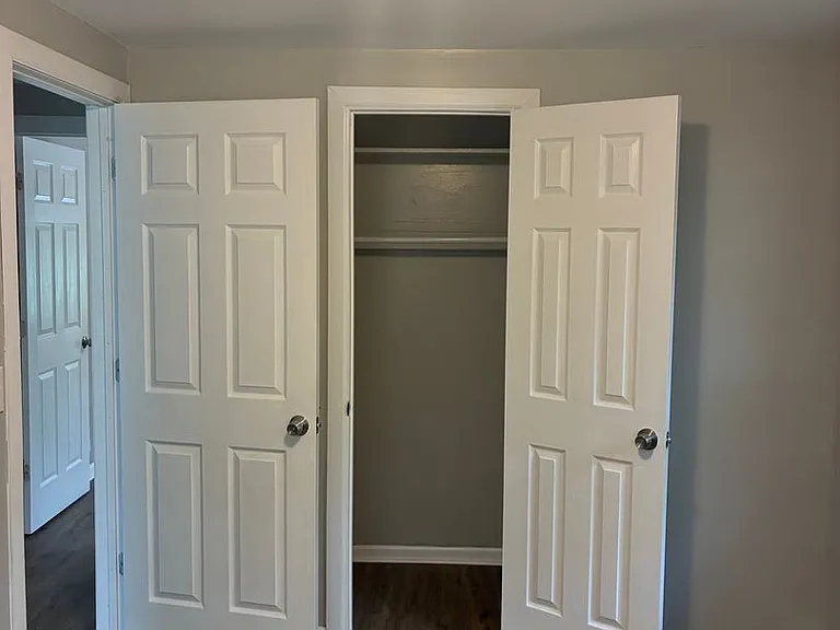 9713 S Oglesby Ave — Photo 6