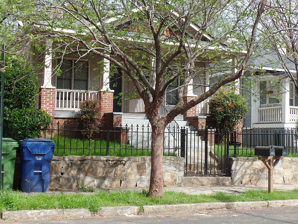 Apartment on the right