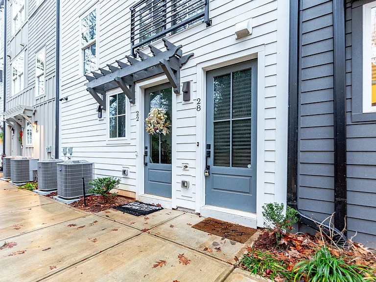 28 Becker Pl — Photo 2