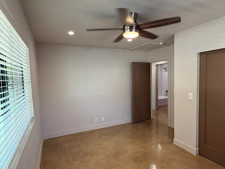 426 S Stratford Dr — Photo 24