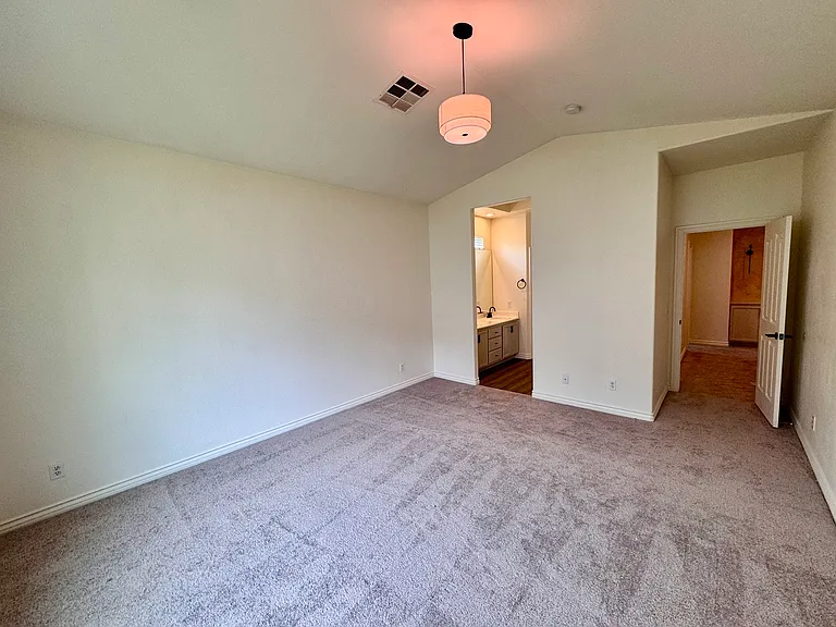 1529 Tillman Falls Ave — Photo 8