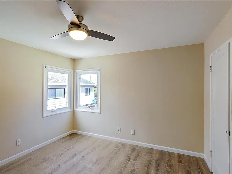 556 Anita Ln — Photo 22