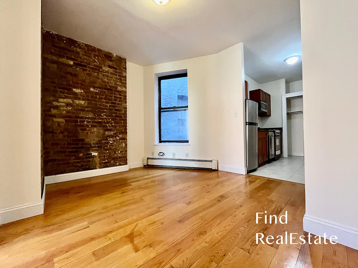 Building Photo - 814 10th Ave #6B