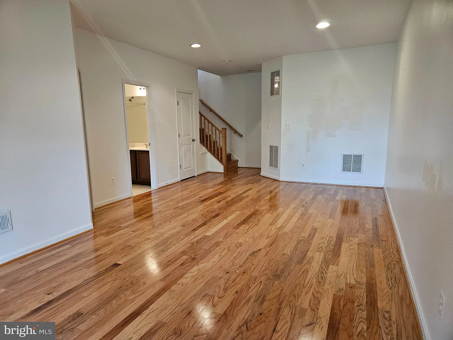 4 bed, 3.5 bath, 3216 sqft, $4,999 — Photo 4