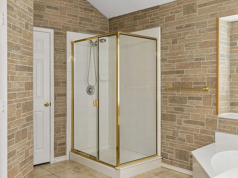300 Thomas Dr — Photo 25