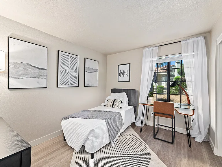 Villa Montana Apartments — Photo 13