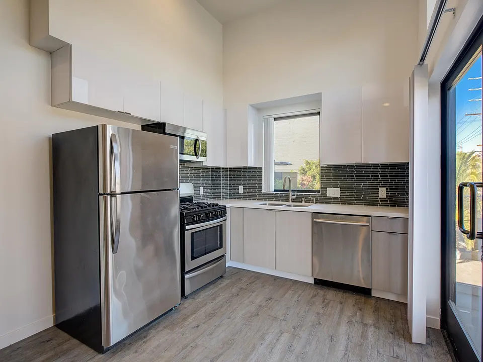 753 Lillian Way #8