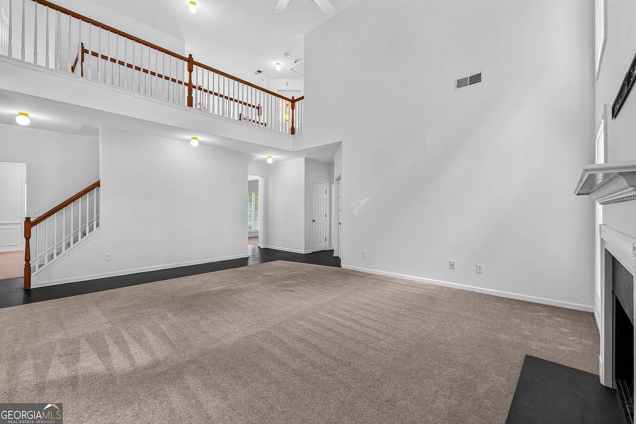 5 bed, 4.0 bath, 3304 sqft, $2,895 — Photo 3