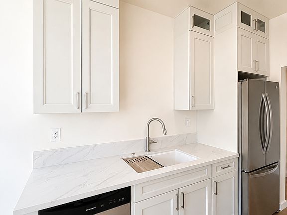 5th image of 840 6th St APT 8