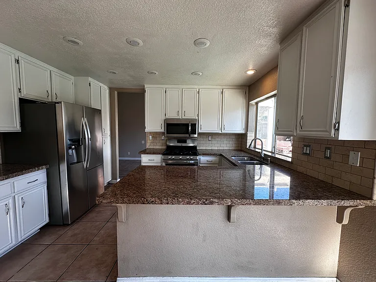 4277 Harbor Ct — Photo 5