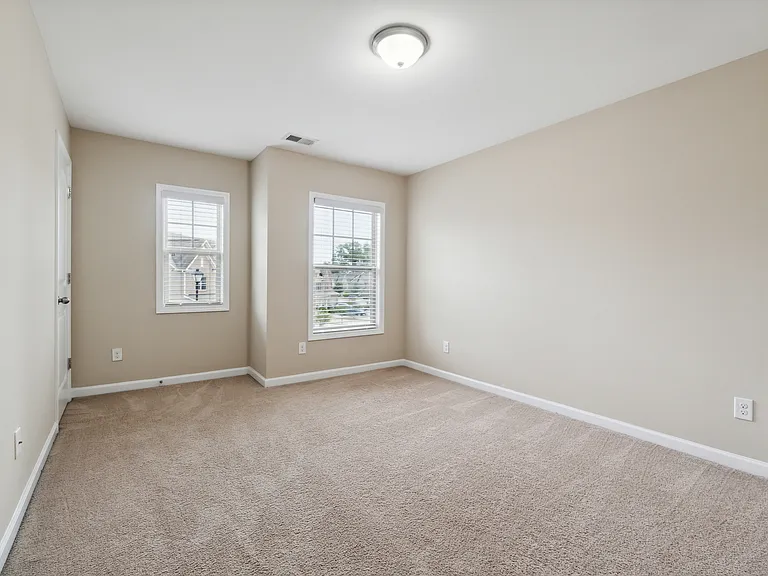 1190 Hampton Oaks Dr — Photo 19