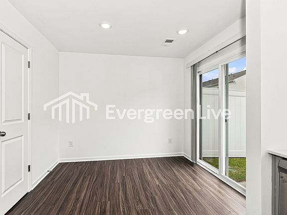 4th image of 322 Livesey Ln