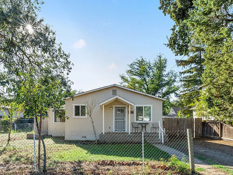 1206 Guill St — Photo 12