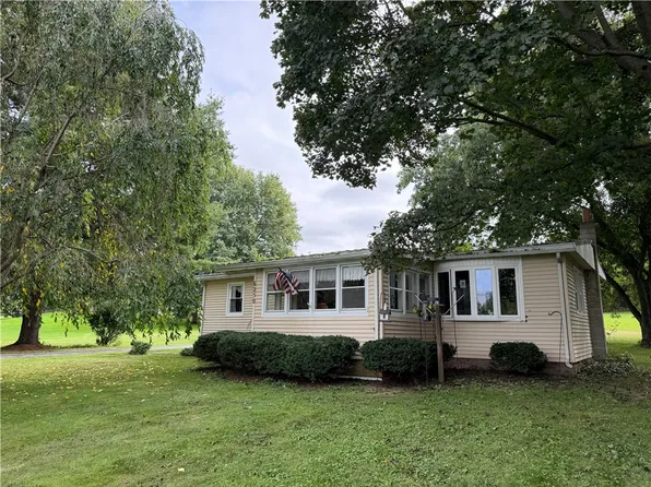 6250 Walkers Corner Rd, Byron, NY 14422
