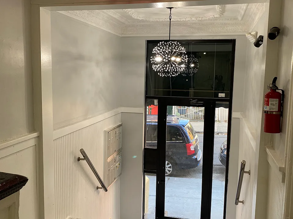 109 Stuyvesant Ave #2L