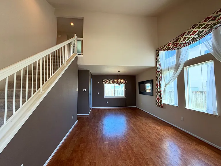 720 Legends Pl — Photo 4