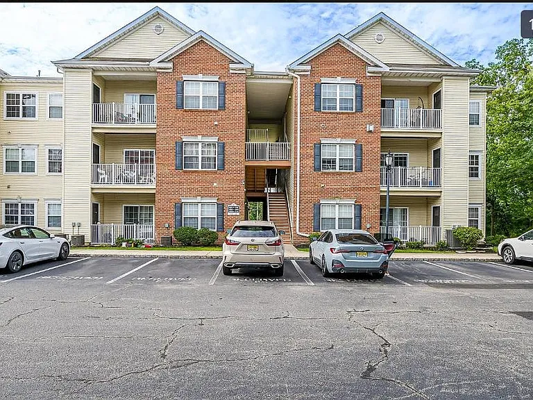 118 Frank Ct #118 — Photo 3