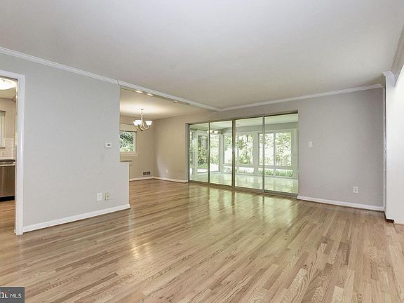 5th image of 8717 Fallen Oak Dr