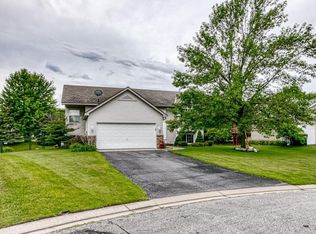 2180 Ponds Ct, Shakopee, MN 55379