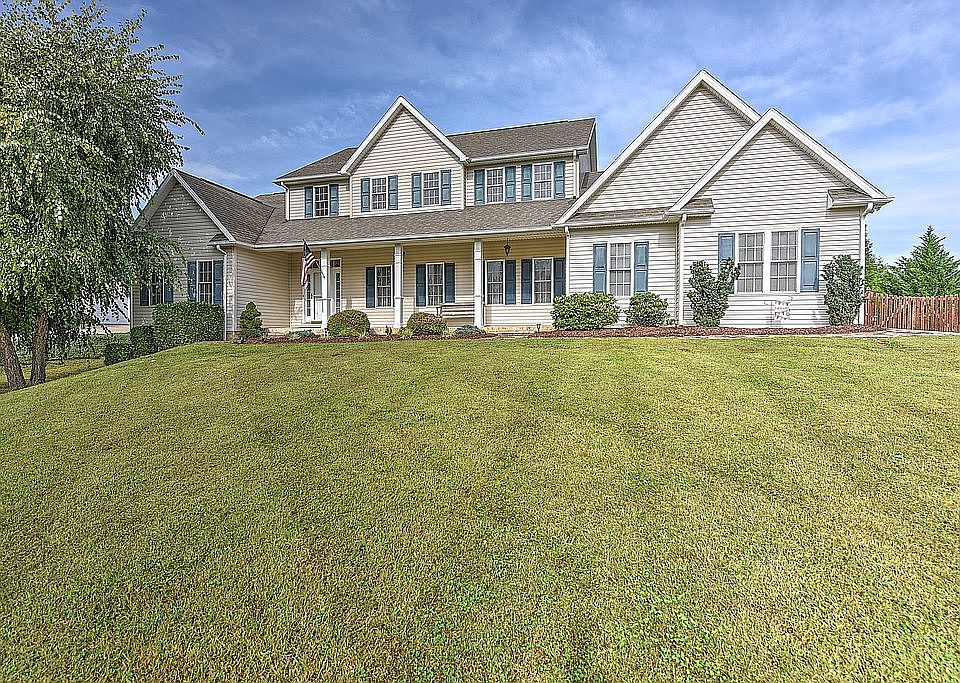 1st image of 147 Oakwell Ln