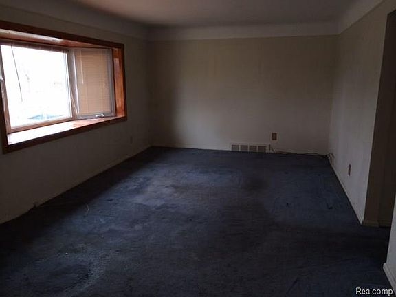 4th image of 8648 Dale St