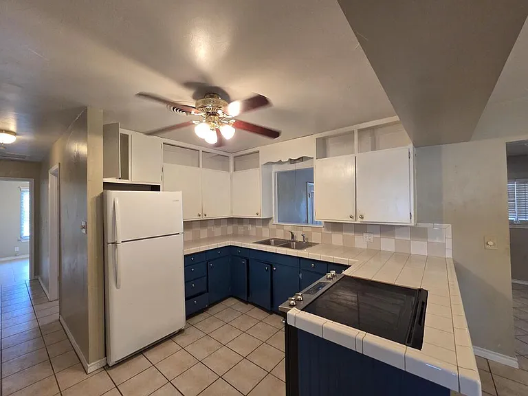 333 W Nimitz St — Photo 4