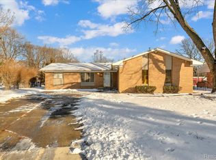 20520 Secluded Ln, Southfield, MI 48075
