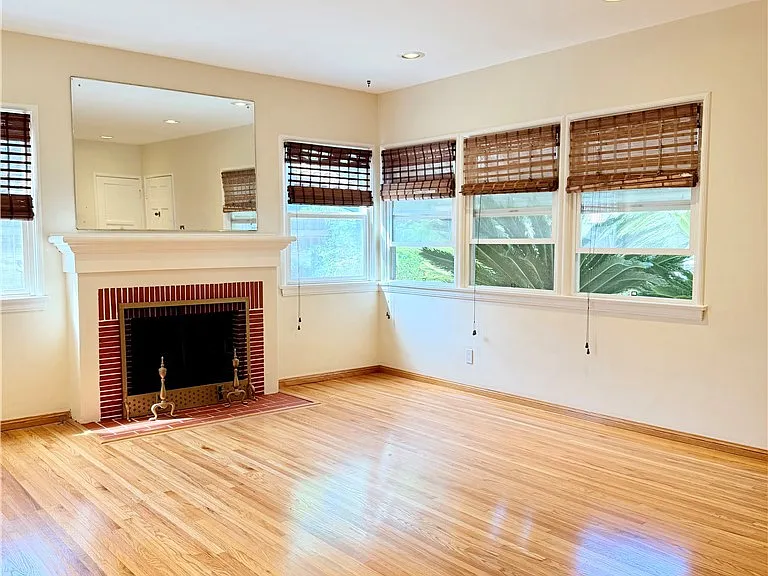 828 N Pass Ave — Photo 34